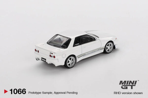 1066.1 Mini GT 1/64 Nissan Skyline GT-R (R32) VeilSide Combat C-I White MGT01066