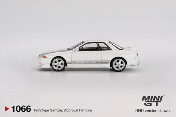 1066.2 Mini GT 1/64 Nissan Skyline GT-R (R32) VeilSide Combat C-I White MGT01066