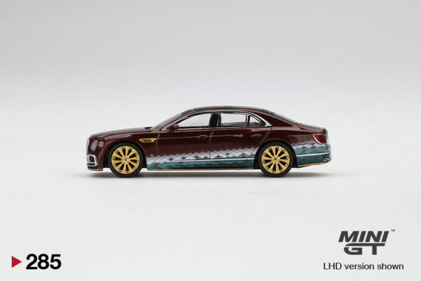 285.3 Mini GT Bentley Flying Spur "Reindeer Eight"