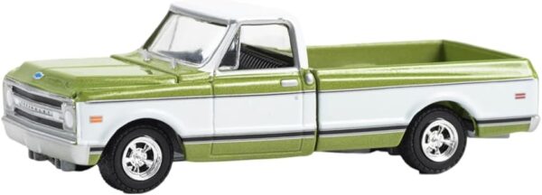 Greenlight 37300-C Barrett-Jackson ‘Scottsdale Edition’ Series 13-1972 Chevy C-10 Custom - Green/White  1/64