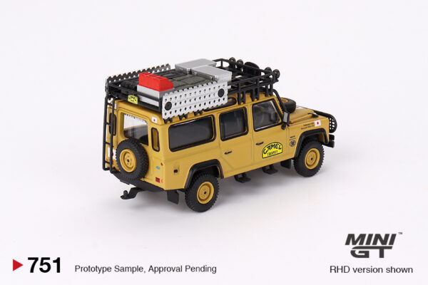 751.2 Mini GT 1/64 Land Rover Defender 110 1989 Camel Trophy Amazon Team Japan MGT00751