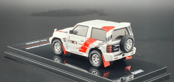 İNNO64 Mitsubishi Pajero Evolution RalliArt White